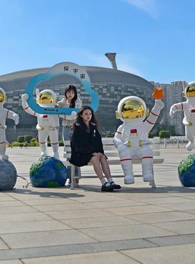 玻璃纤维太空人太空人雕塑航天科技馆社区户外风景区网红打卡装饰