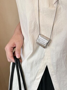 秋冬新款包包配饰~2024年项链女设计感毛衣链小众独特长款斜挎链