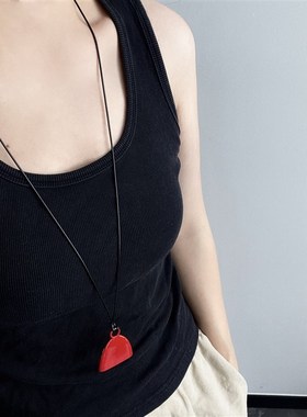 黑色皮绳哑风铃项链女复古个性小众彩色三角吊坠铃铛造型毛衣链潮