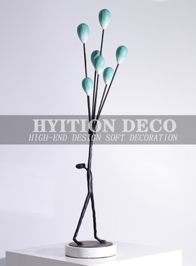 北欧现代样板房家居客厅玄关电视柜创意气球人物雕塑摆件软装饰品