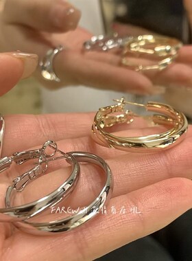 店主推爆!精致耳圈大素圈耳环耳钉2024年新款爆款大脸耳饰女显瘦