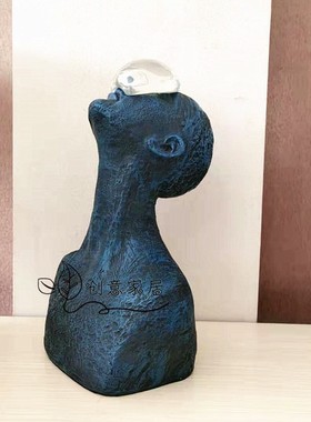 简约现代树脂人物工艺品北欧轻奢创意家居桌面客厅玄关装饰品摆件