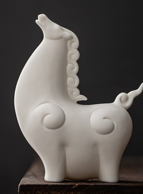 新中式创意陶瓷唐马摆件办公室桌面家居客厅玄关装饰摆Z设开业礼