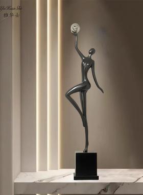 家居摆件高级感小众轻奢艺术装饰客厅玄关工艺品现代抽象人形雕塑
