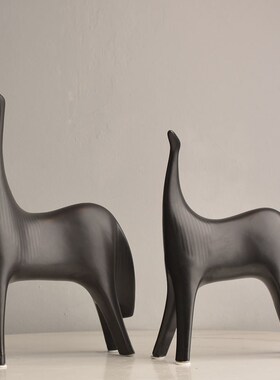 现代极简风轻奢陶瓷抽r象对马书柜酒柜客厅样板房间软装饰品摆件