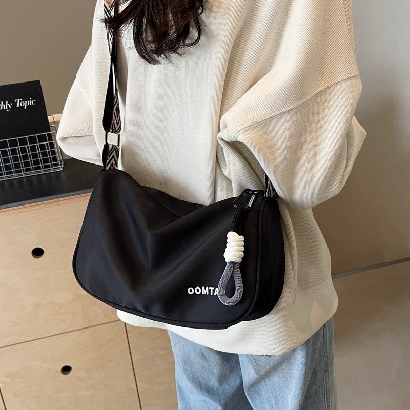 休闲百搭宽肩带简约枕头包布包2024新款潮时尚单肩斜挎包小包包,淘宝优惠券,粉丝福利购,淘宝优惠卷