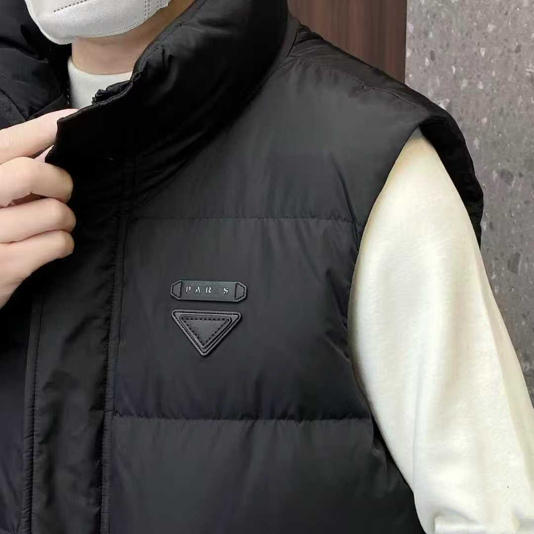 HAEETIEN潮牌立领羽绒马甲男2025冬季新品欧货高端三角标修身休闲,淘宝优惠券,粉丝福利购,淘宝优惠卷