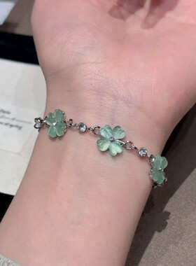 钛钢lucky四叶草幸运手链夏日花朵ins甜美森系百搭闺蜜手链