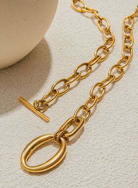 Moden malist Stainless Steel Necklace, Sleek Thick Coss
