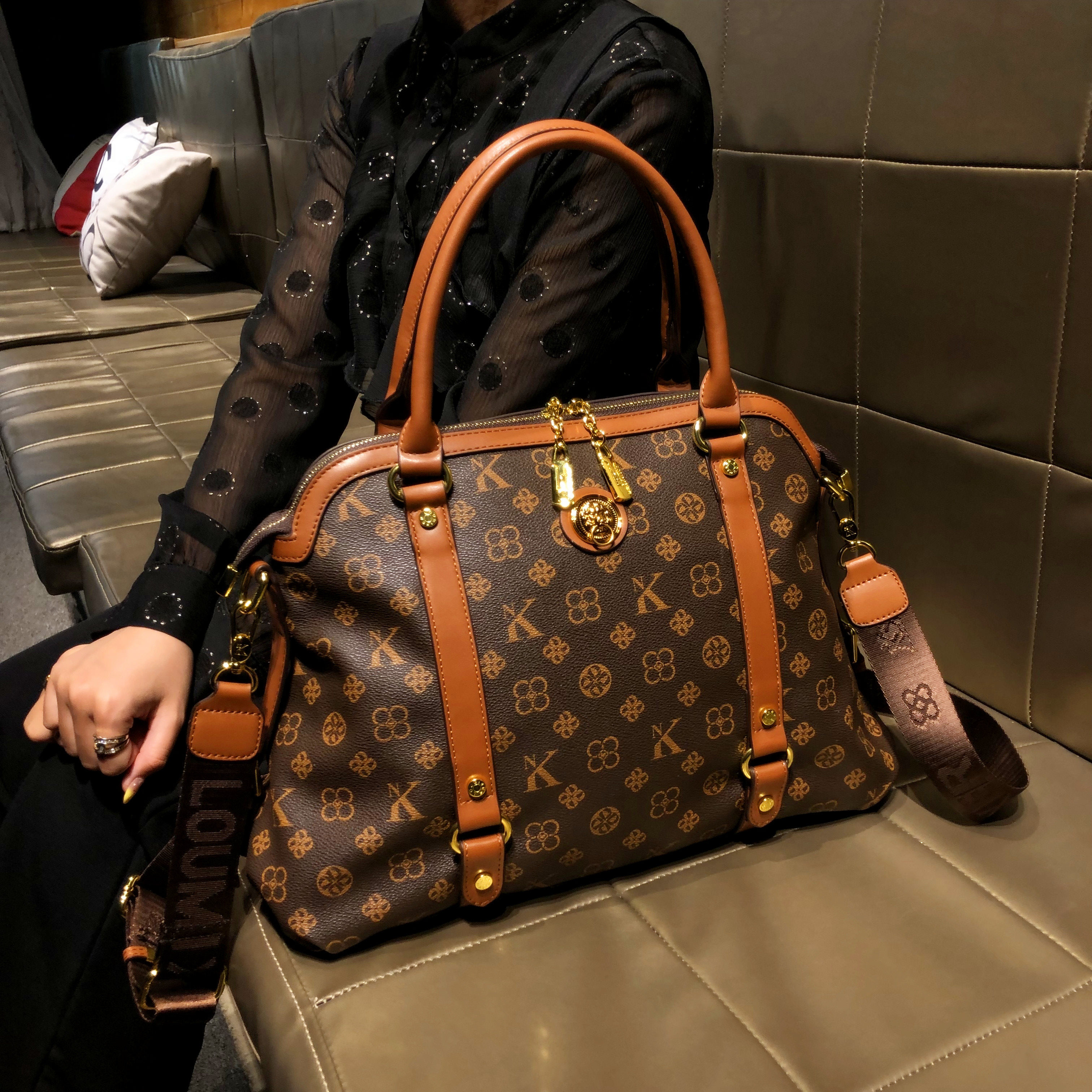 香港品牌托特包2025新款复古大容量斜挎大包真皮高级手提单肩包女,淘宝优惠券,粉丝福利购,淘宝优惠卷