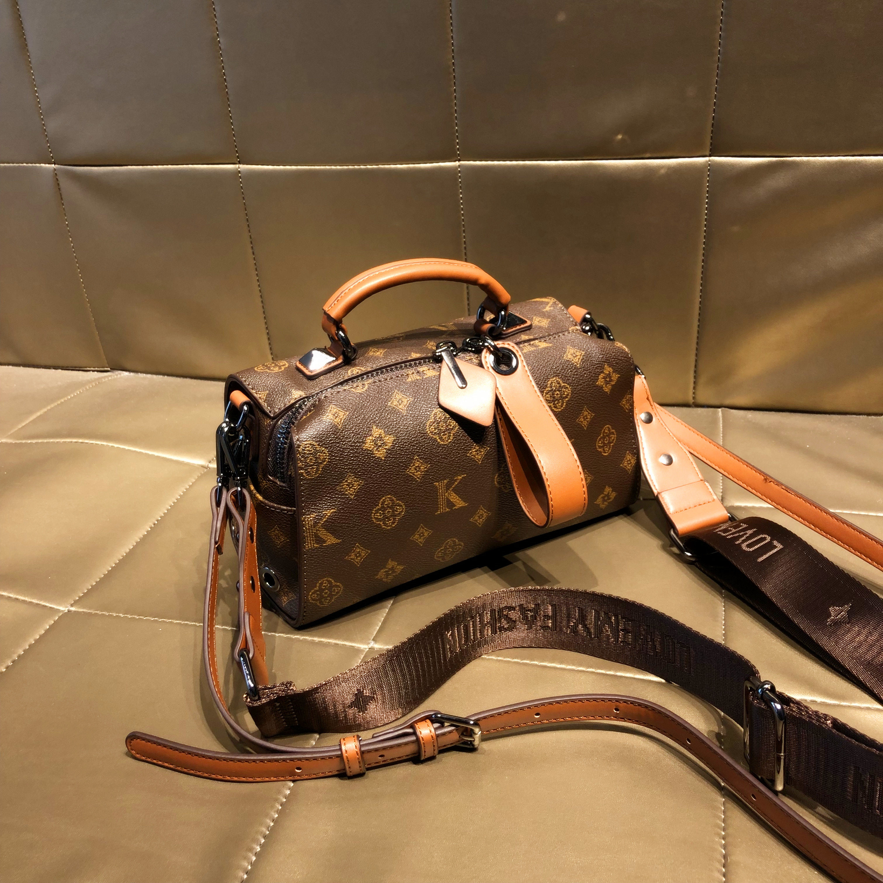 香港品牌包包2025新款冬季复古通勤手提包真皮单肩斜挎波士顿包女,淘宝优惠券,粉丝福利购,淘宝优惠卷