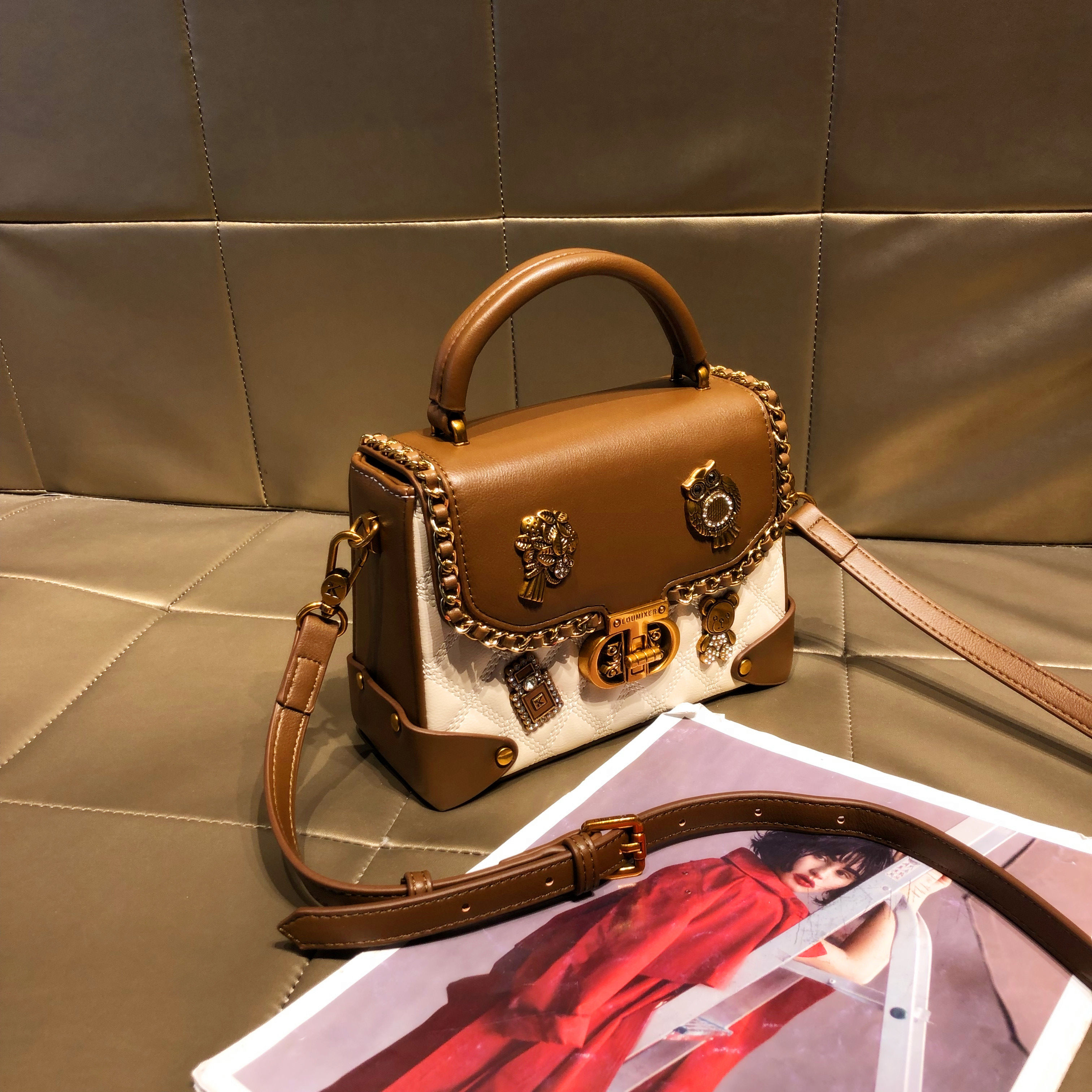 香港品牌包包女款2025新款秋冬高级感斜挎小方包真皮单肩手提小包,淘宝优惠券,粉丝福利购,淘宝优惠卷