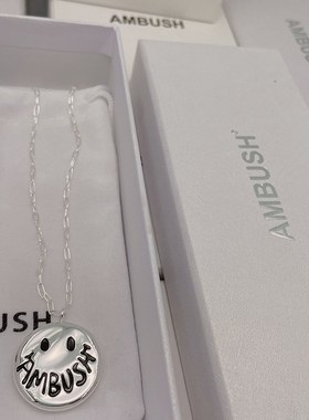 AMBUSH黄铜镀金男女染黑笑脸项链
