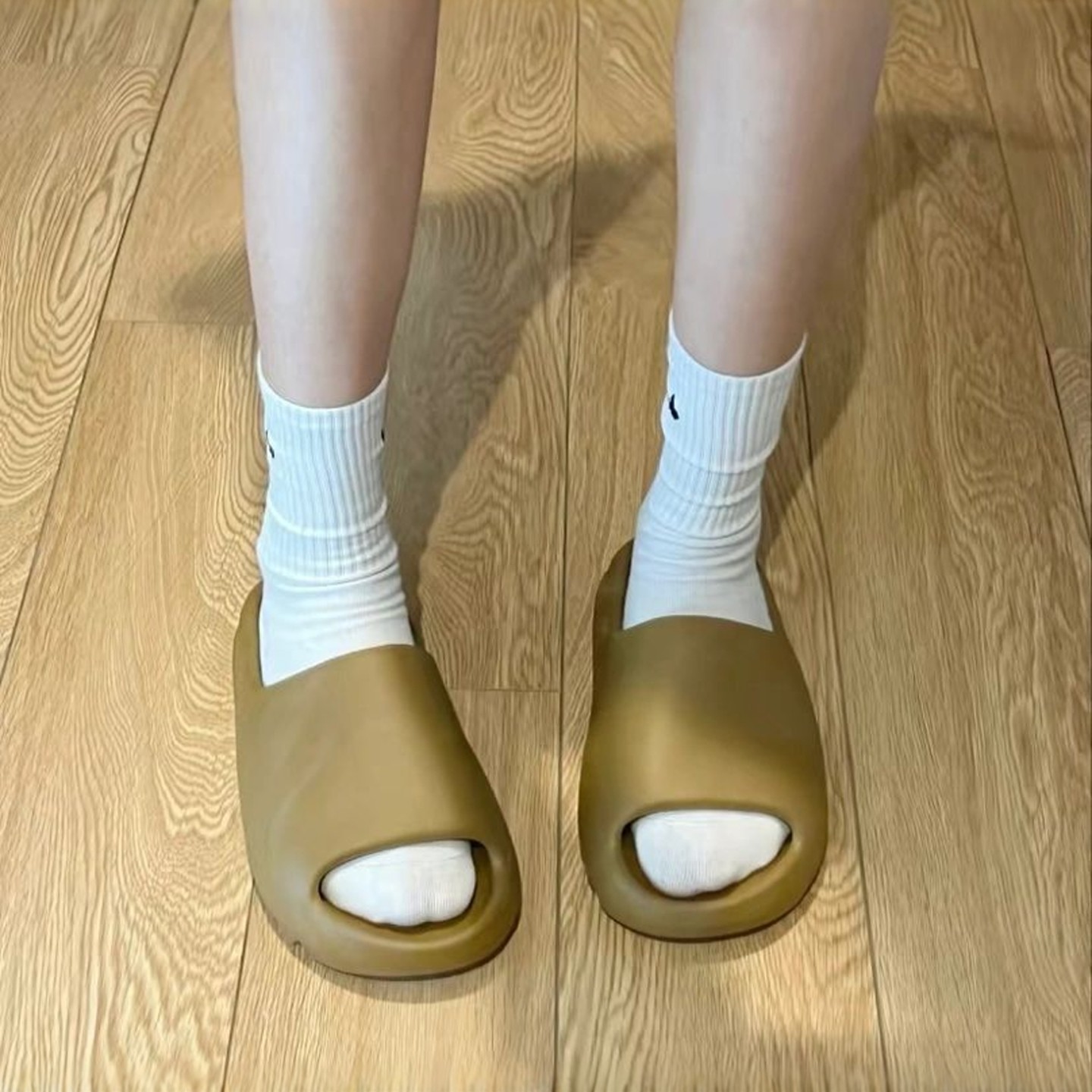 逃饱sneaker椰子拖鞋yeezy一字拖slide暖沙黄踩屎感新款米白外穿,淘宝优惠券,粉丝福利购,淘宝优惠卷