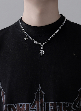 芒星伴月项链男女款轻奢小众精致钛钢吊坠中性毛衣链配饰生日礼物