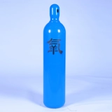 Кислородное цилиндр Медицинский портативный домашний кислород с кислородом, поглощение медицинской бутылки 20 литров полосы беременных на открытом воздухе.