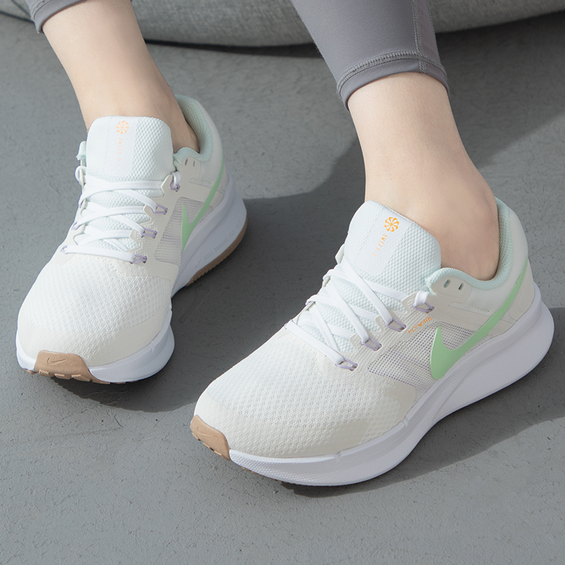 Nike/耐克女运动鞋低帮轻便舒适透气RUN SWIFT 3跑步鞋HJ3493-131 - 图1