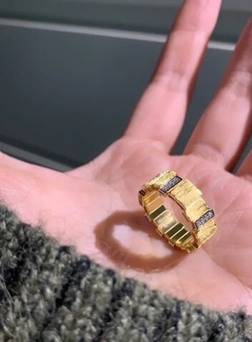 轻奢精致小金条食指戒戒指复古高级感拉丝新款不规则时尚设计镶钻
