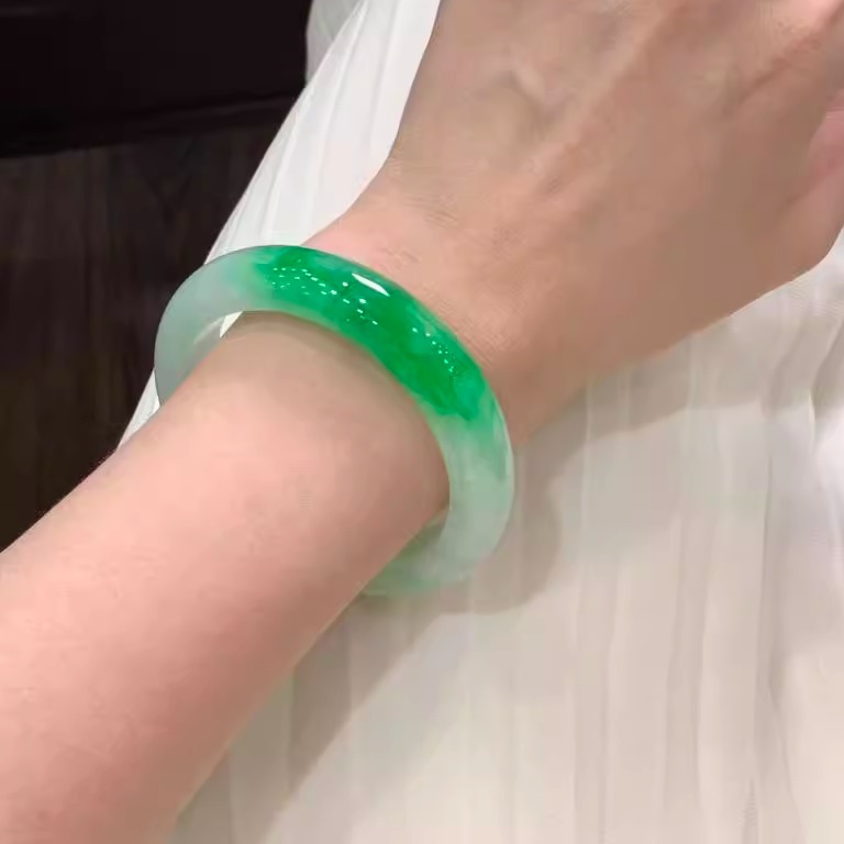 玉长情缅甸翡翠手镯高冰透种玉手镯半山水阳绿女款真玉石正圈处理 - 图1