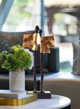 新中式风玄关样板房艺术人物雕塑