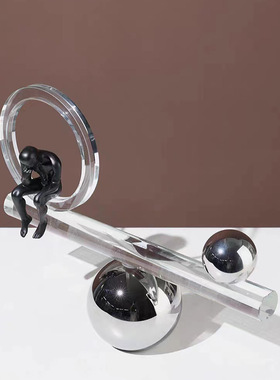 现代极简轻奢水晶平衡板思考者人物样板间客厅书房玄关柜装饰摆件