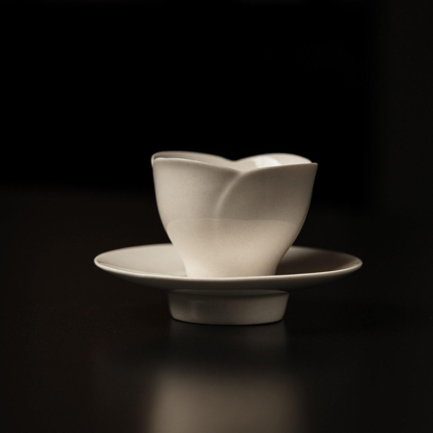 草木灰纯色釉陶瓷花瓣茶杯带杯垫家用简约品茗杯客杯功夫茶具,淘宝优惠券,粉丝福利购,淘宝优惠卷