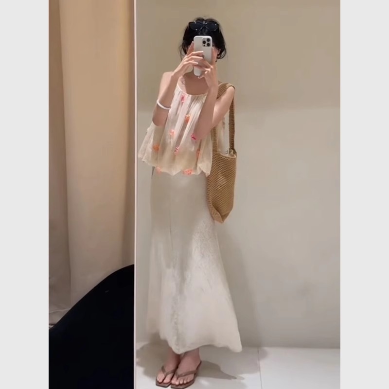 2025超火夏装一整套米白色花朵吊带半身裙套装女装富家千金感穿搭 - 图3