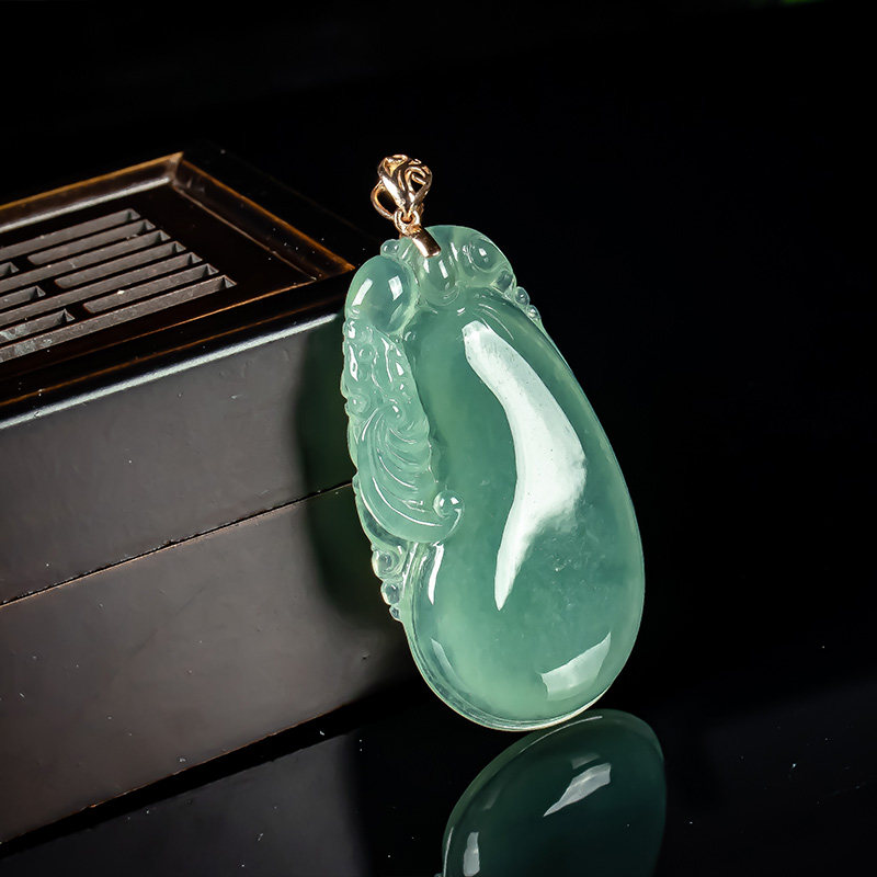 缅甸天然翡翠a货老坑冰绿福瓜吊坠 翠贵人颈饰