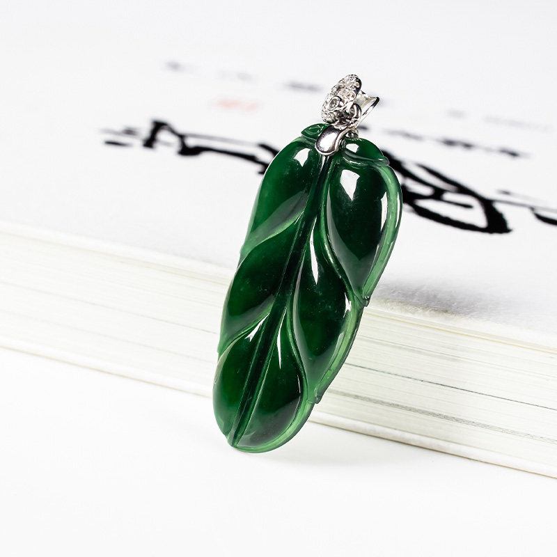 天然a货翡翠金枝玉叶树叶挂件墨翠 翠贵人颈饰