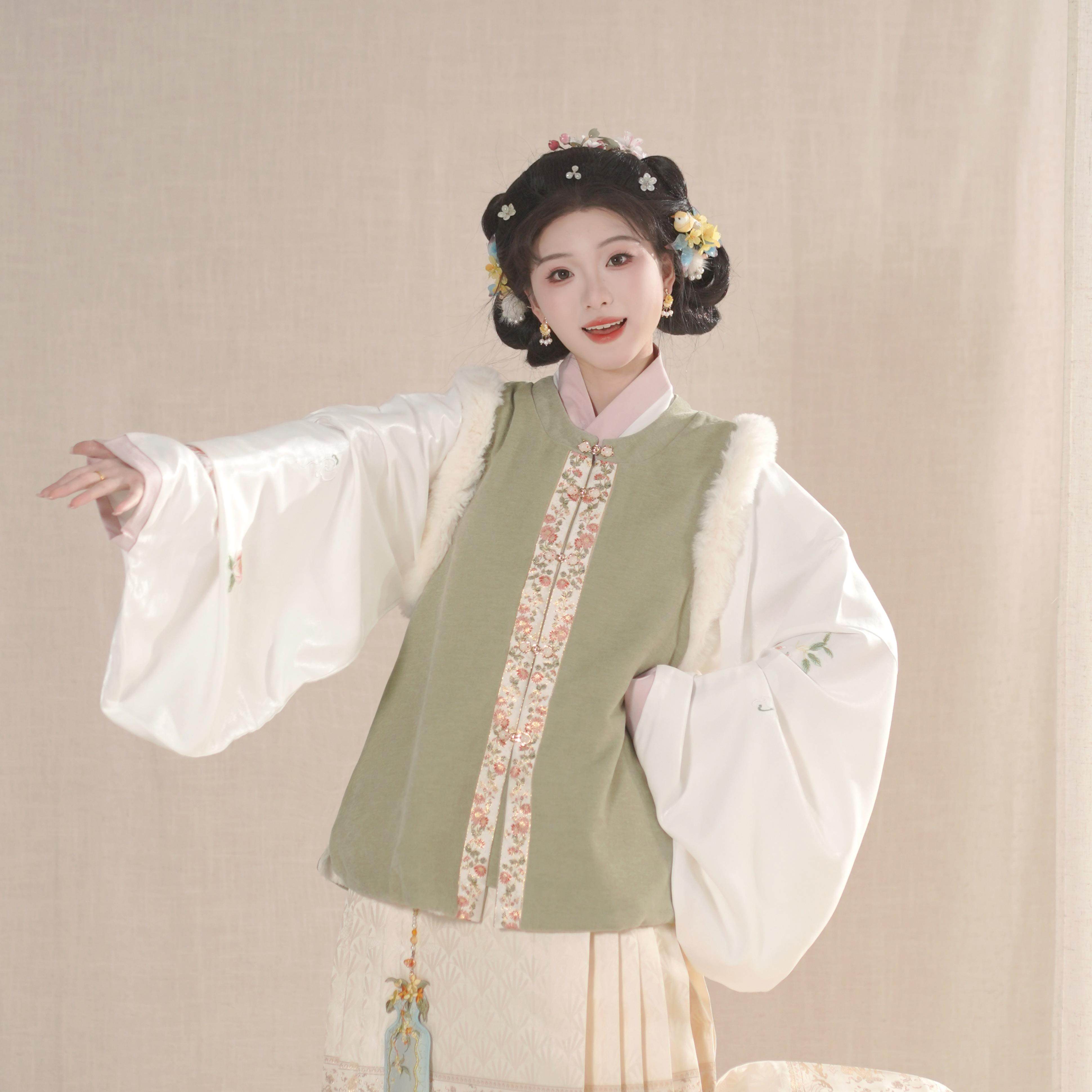 汉墨记汉服胡萝卜明制加绒织金眉子破肩圆领对襟比甲带口袋秋冬季,淘宝优惠券,粉丝福利购,淘宝优惠卷