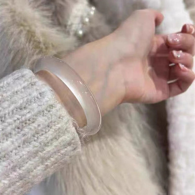 Natural high ice transparent white moonlight agate lychee jelly chalcedony jade bracelet horse material champagne jade peace bracelet for girlfriend