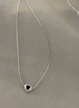 韩国ins复古黑色爱心项链女通体轻奢小众精致锁骨链潮