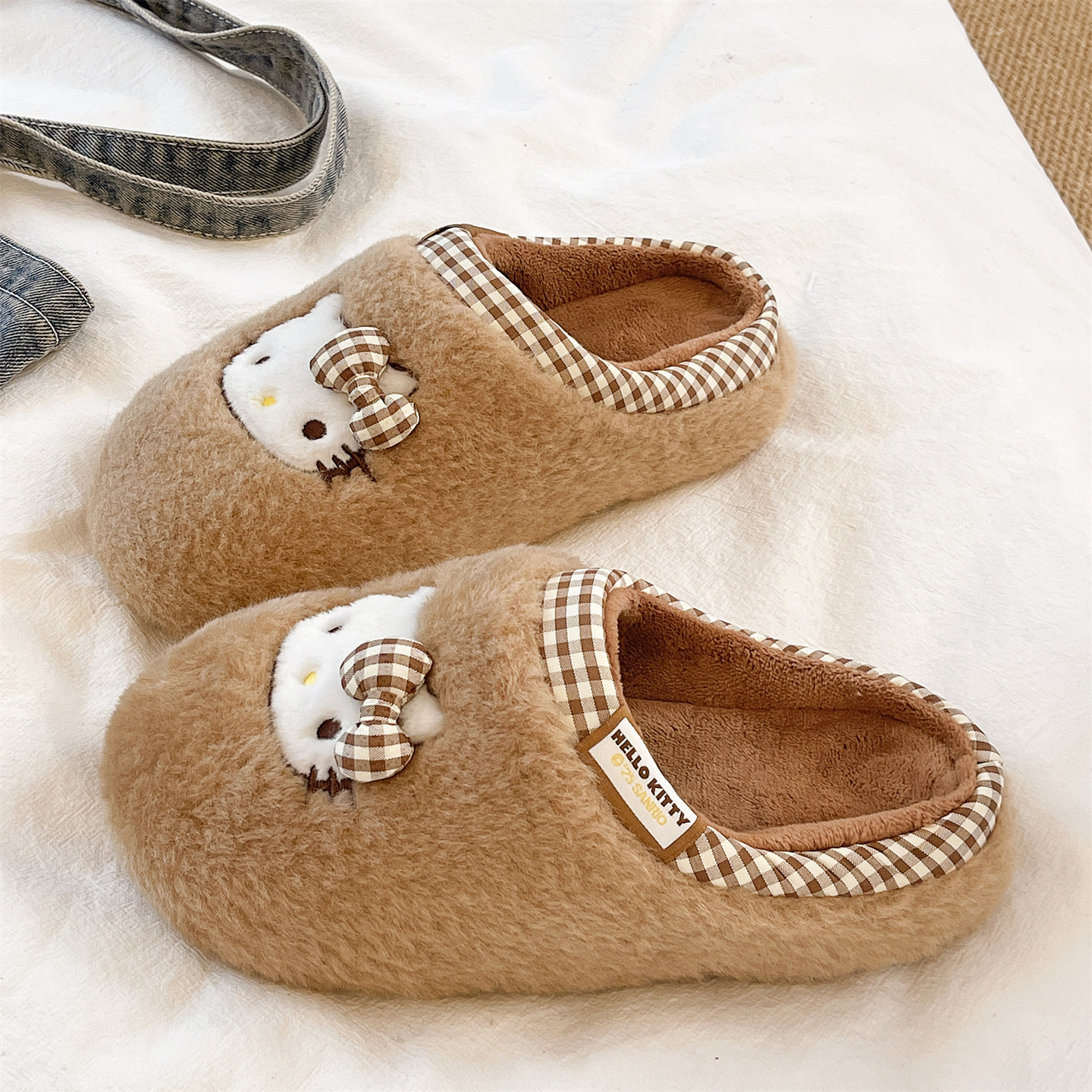 可爱蝴蝶结kt猫毛毛鞋女冬季室内居家包头毛绒保暖防滑月子棉拖鞋 - 图2