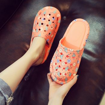 ເກີບ Croc ໃໝ່ 2024 ຂອງຜູ້ຍິງ Ins Trendy Thick-Soled Baotou Outerwear Anti-Slip Nurse Fashion Sandals Summer Beach Shoes