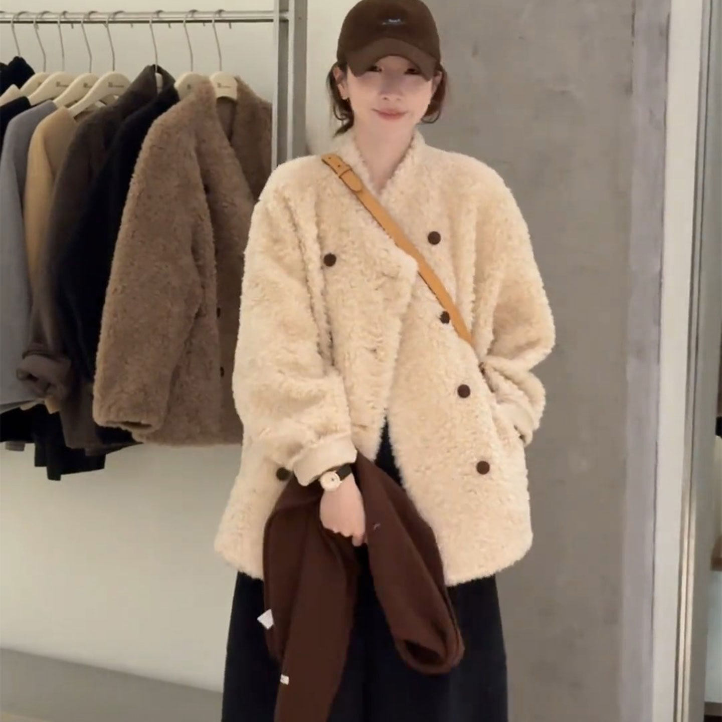 慵懒风软糯韩版羊羔毛毛外套女中长款2025冬装v领皮毛一体外套潮,淘宝优惠券,粉丝福利购,淘宝优惠卷