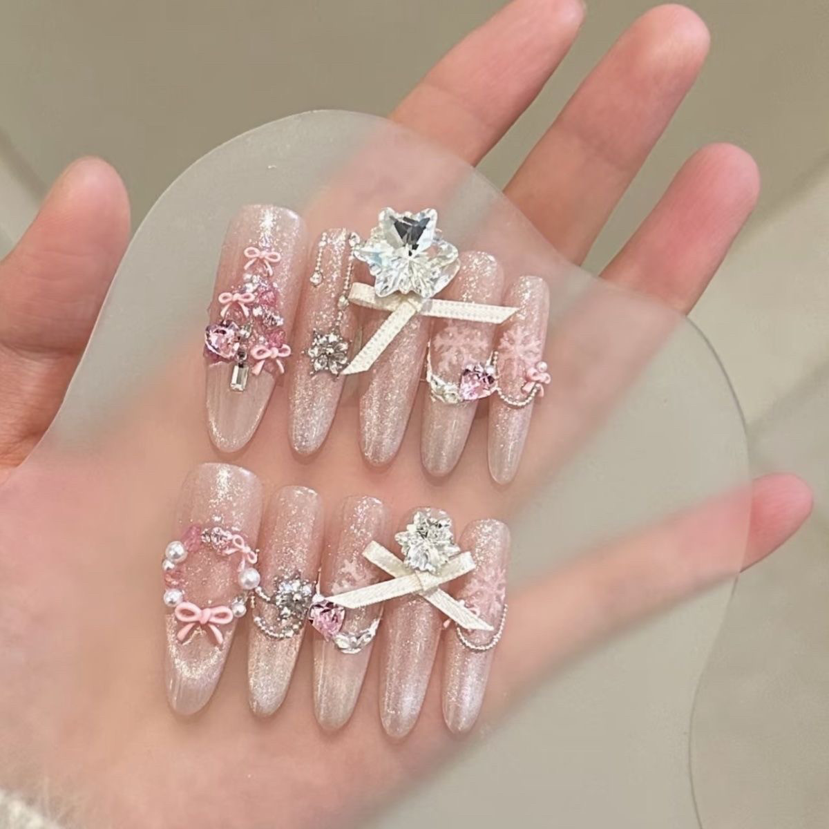 【酒酿桃桃】在逃公主圣诞雪花美甲秋冬温柔仙气纯手工定制美甲贴,淘宝优惠券,粉丝福利购,淘宝优惠卷