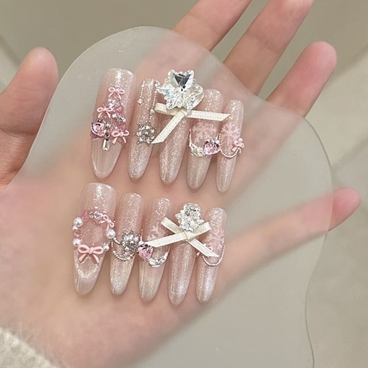 【酒酿桃桃】在逃公主圣诞雪花美甲秋冬温柔仙气纯手工定制美甲贴,淘宝优惠券,粉丝福利购,淘宝优惠卷