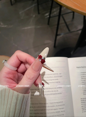 【玫瑰来信】秋冬温柔复古红玫瑰珍珠钻饰法式美甲百搭高级穿戴甲