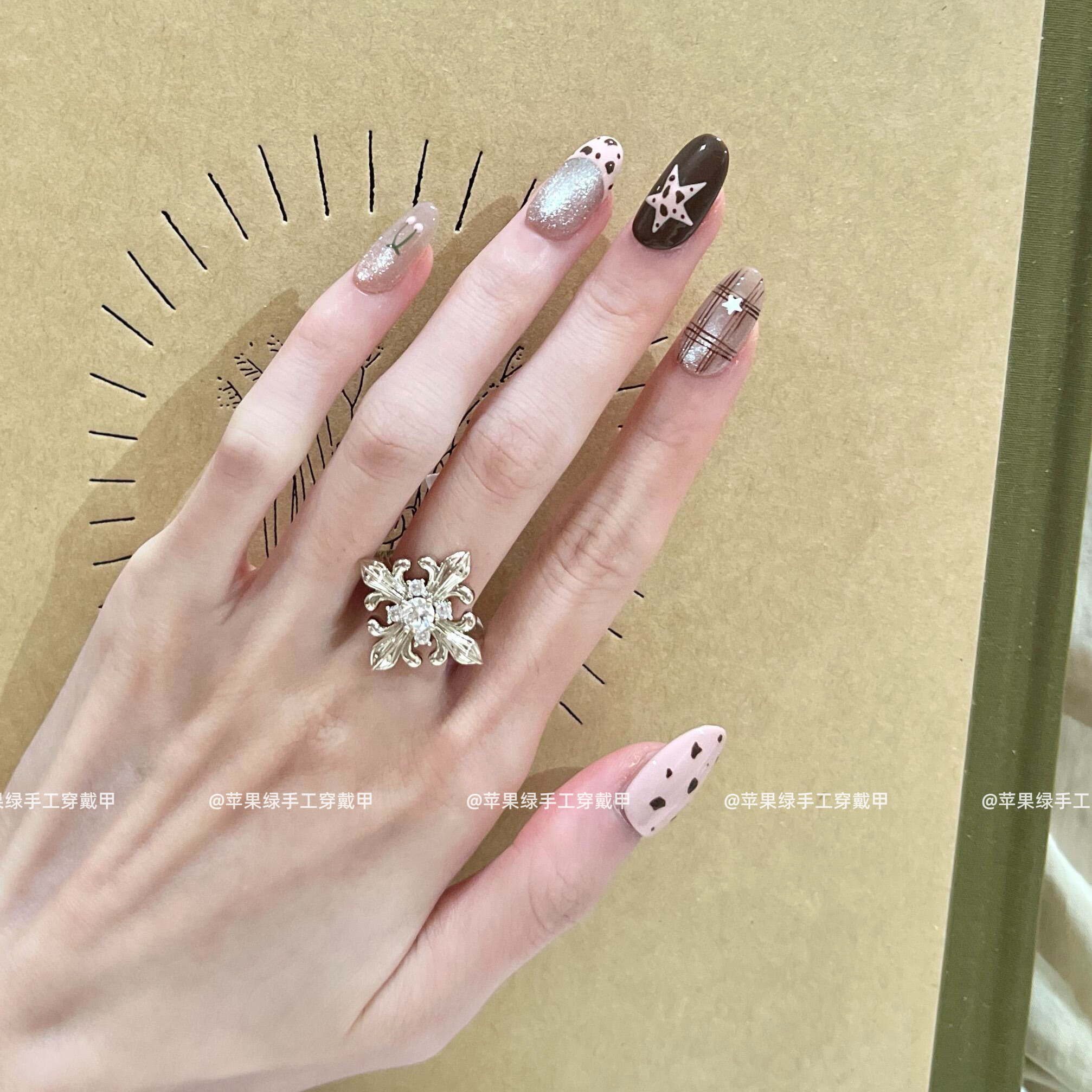 曲奇奶昔｜秋冬爆闪猫眼粉棕手绘星星豹纹法式显白短款手工穿戴甲,淘宝优惠券,粉丝福利购,淘宝优惠卷