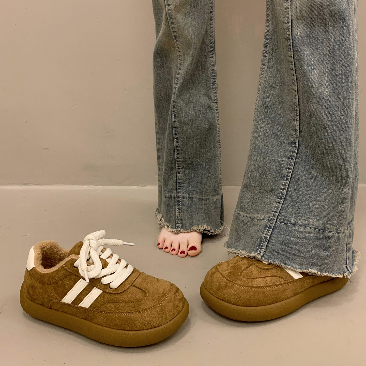 爆款加绒厚底板鞋女德训面包鞋2025新款秋冬季百搭小众运动休闲鞋,淘宝优惠券,粉丝福利购,淘宝优惠卷