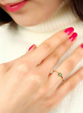 沙佛莱祖母小绿方钻戒指