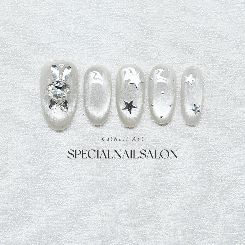 【星河银梦】纯手工穿戴美甲银白色猫眼钻饰可爱兔兔显白指甲贴片,淘宝优惠券,粉丝福利购,淘宝优惠卷