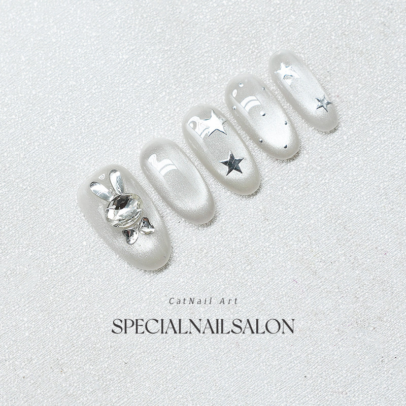 【星河银梦】纯手工穿戴美甲银白色猫眼钻饰可爱兔兔显白指甲贴片,淘宝优惠券,粉丝福利购,淘宝优惠卷