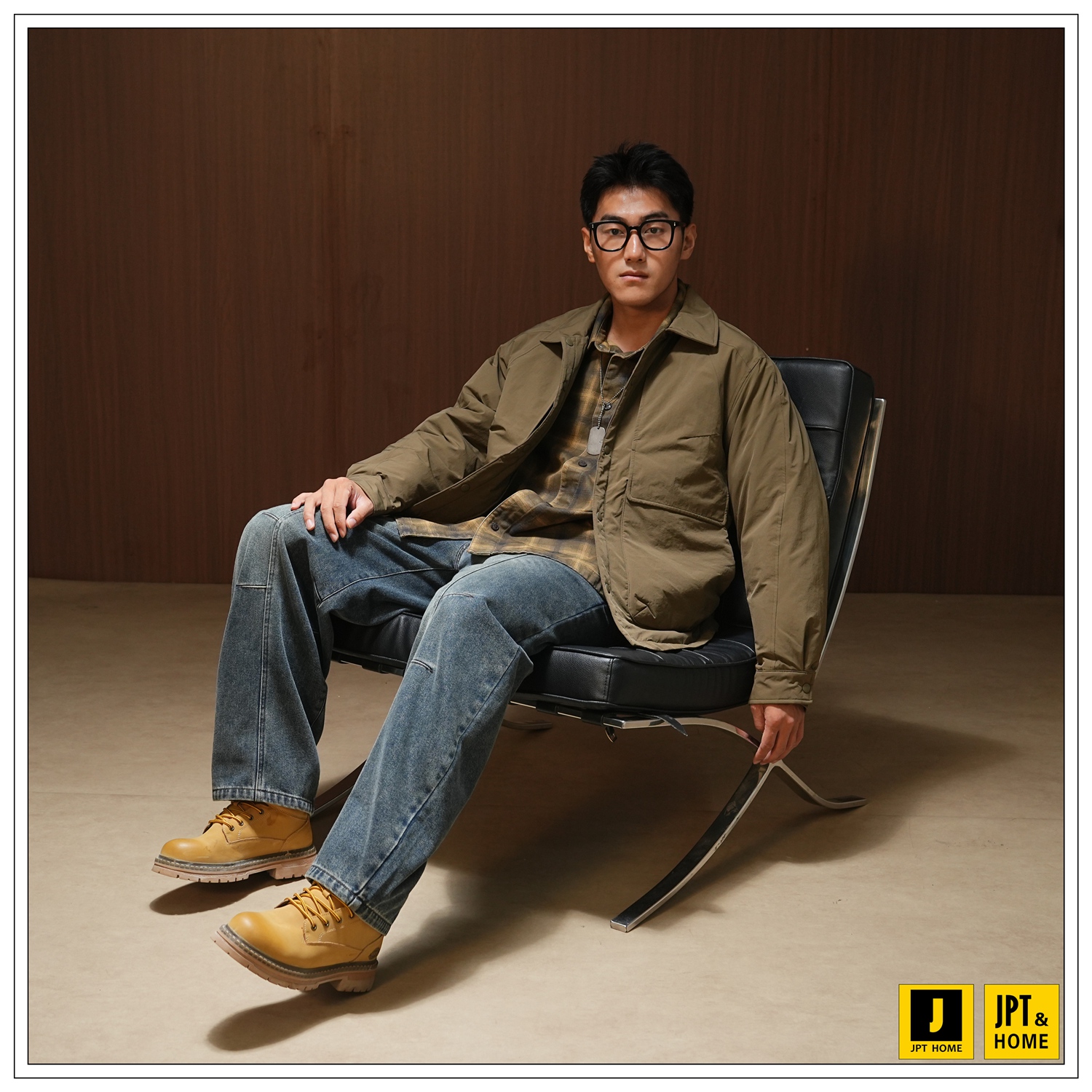 JPTHOME25冬极简风尚合体剪裁工装风轻薄便携短款翻领轻薄羽绒服 - 图2