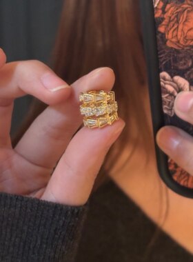 [楼哈哈]轻奢小众蛇形锆石耳夹无耳洞满钻高级感耳骨夹方圆脸耳环