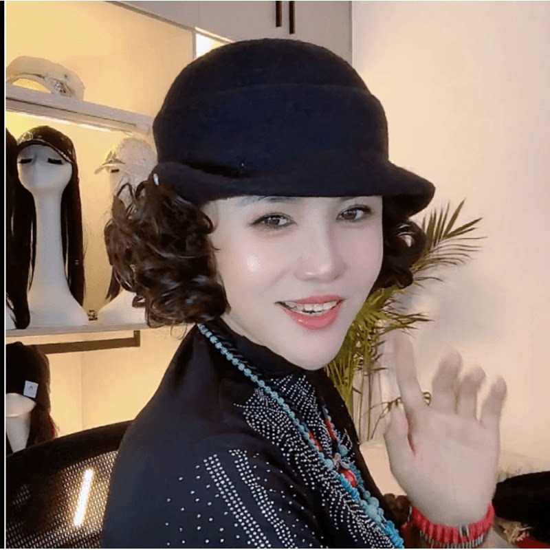 假发一体刺绣蓓蕾帽女新款翻翘卷发时尚减龄洋气早秋新款真发短发