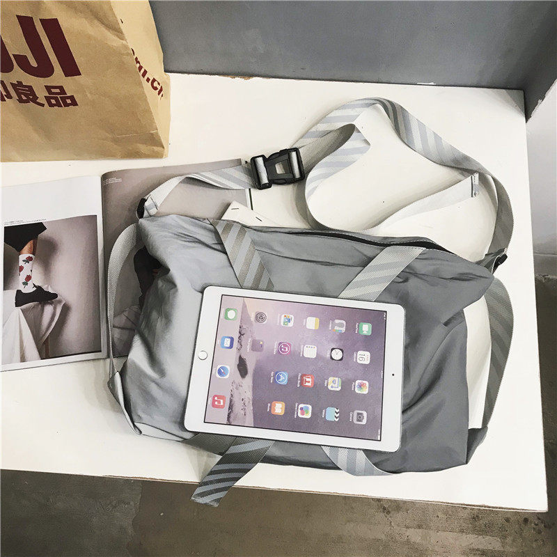 大容量文艺风女尼龙布运动男单肩包 妮迪珈女士包袋