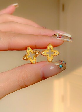 中古拉丝工艺幸运四叶草耳钉