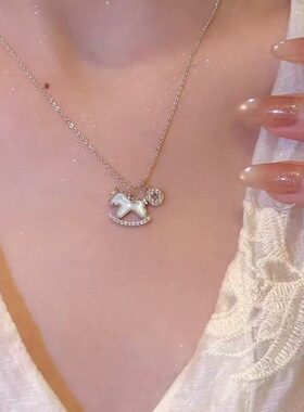 马上有钱本命年项链女轻奢气质高级感精致小马吊坠锁骨链小众礼物