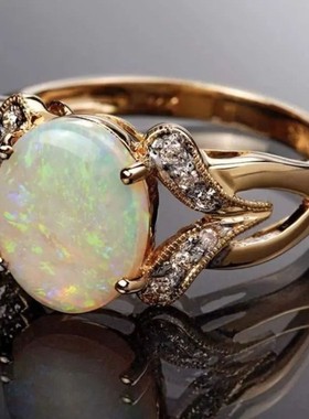 复古戒指镶嵌蛋形蛋白石象征美丽和优雅搭配日常服装派对配饰奢华